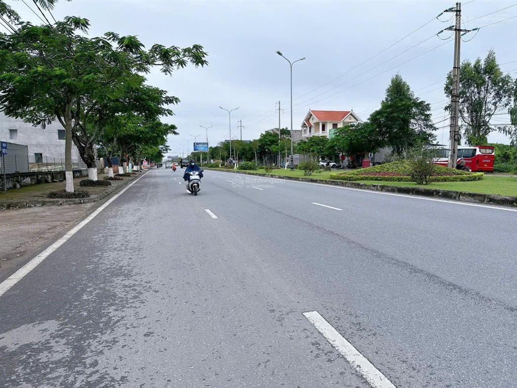 Đất mặt đường (353) phạm văn đồng, dương kinh, hải phòng 110m.