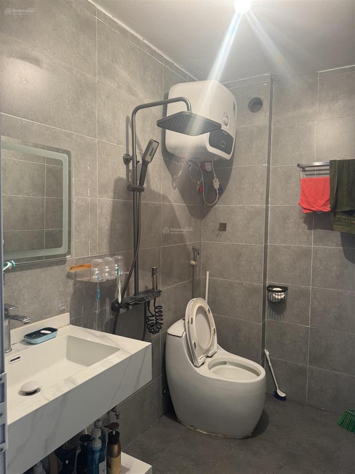 Chính chủ tôi muốn bán căn nhà 4 tầng phố hoa lâm việt hưng hà nội nhà tôi tự xây còn mới