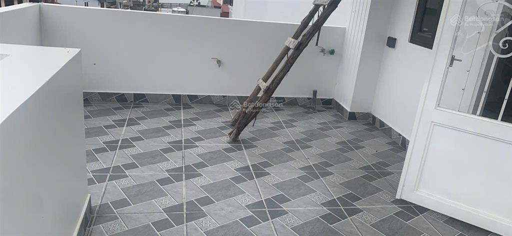 Chính chủ nhờ bán căn nhà tại phố giang biên long biên hà nội diện tích 43m2 nhà 6 tầng thang máy