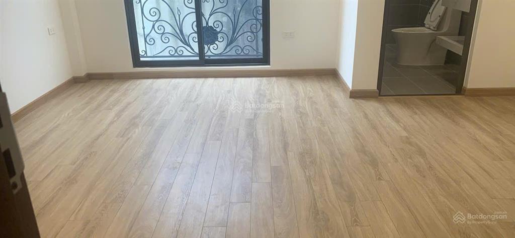 Chính chủ nhờ bán căn nhà tại phố giang biên long biên hà nội diện tích 43m2 nhà 6 tầng thang máy