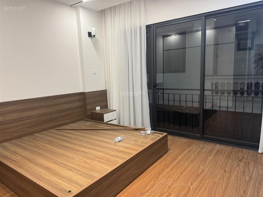 Chính chủ nhờ bán căn nhà tại phố giang biên long biên hà nội diện tích 43m2 nhà 6 tầng thang máy