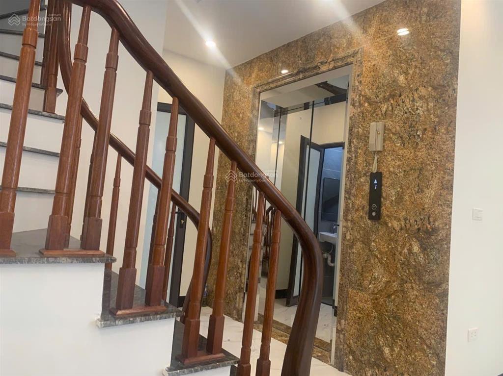 Chính chủ nhờ bán căn nhà tại phố giang biên long biên hà nội diện tích 43m2 nhà 6 tầng thang máy