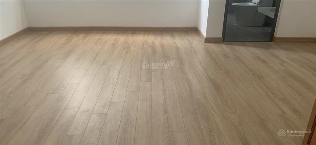 Chính chủ nhờ bán căn nhà tại phố giang biên long biên hà nội diện tích 43m2 nhà 6 tầng thang máy