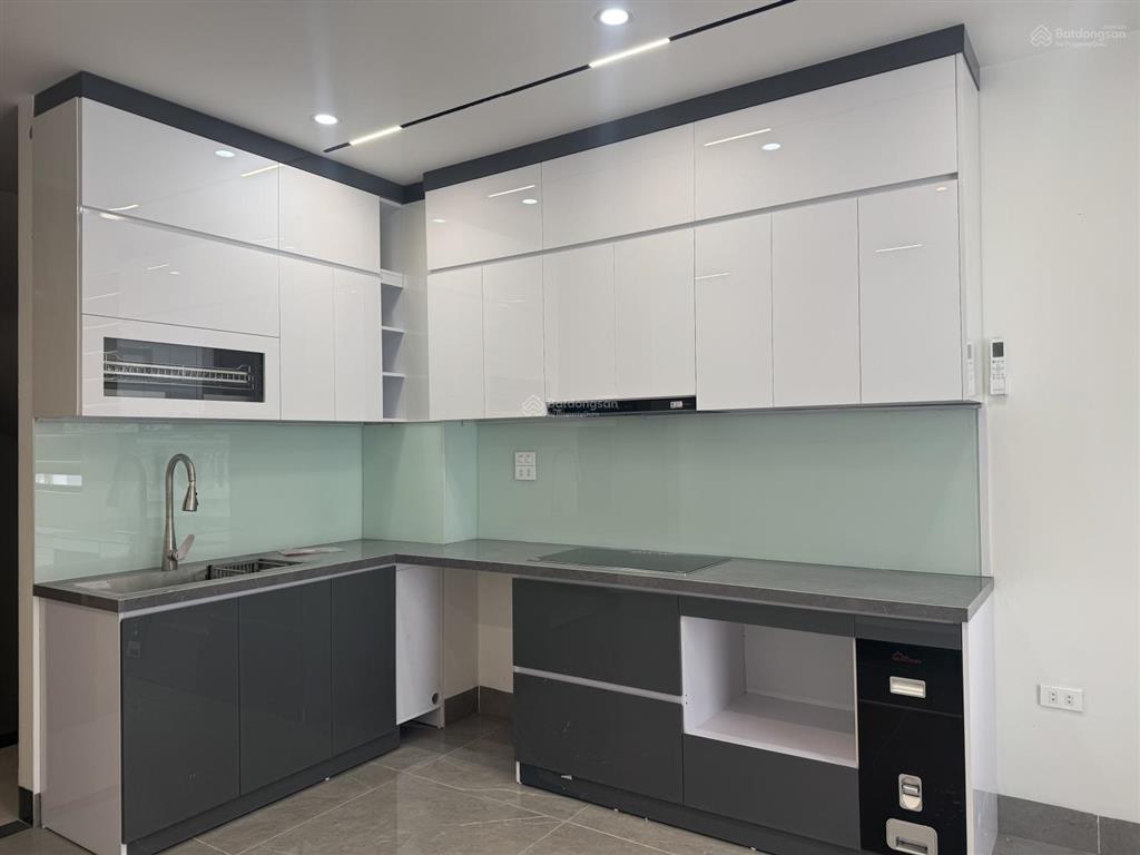 Nhà vừa ở vừa kinh doanh nhà 7 tầng thang máy nội thất phun giá rẻ nhất khu vực