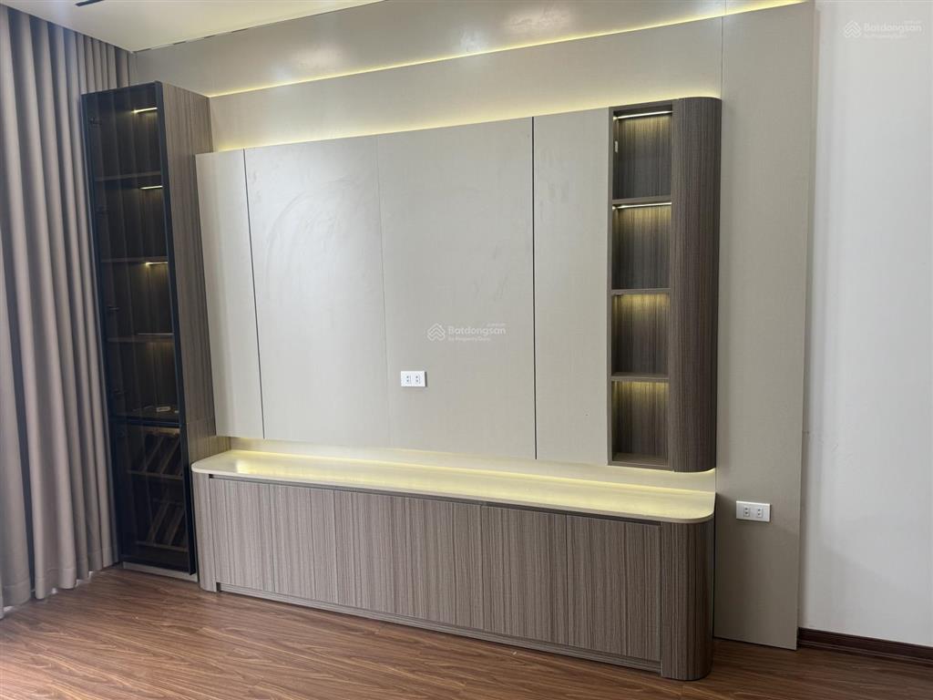 Nhà vừa ở vừa kinh doanh nhà 7 tầng thang máy nội thất phun giá rẻ nhất khu vực