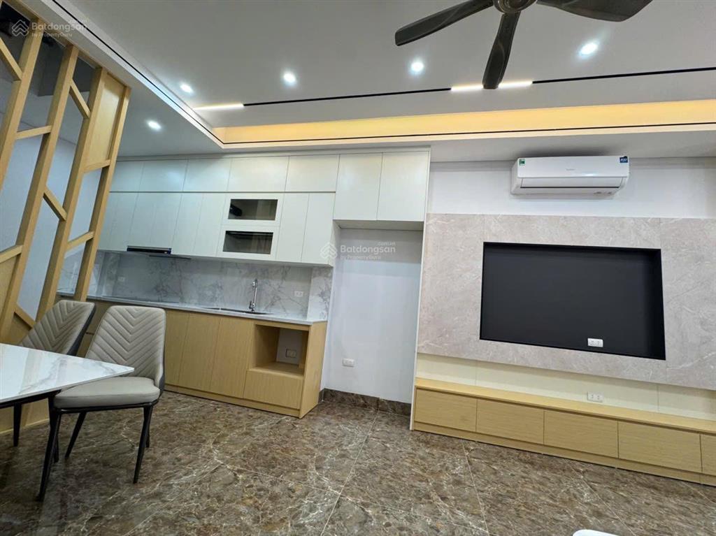 Bán căn nhà phố việt hưng trung tâm việt hưng nội thất đầy đủ giá hợp lý nhất khu vực