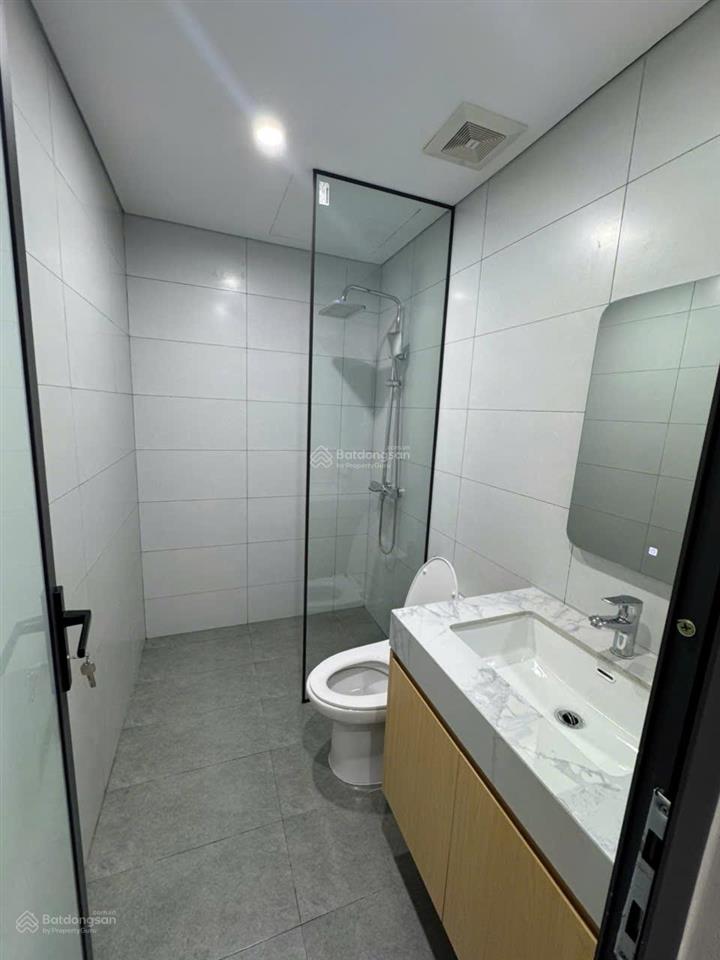 Bán căn nhà phố việt hưng trung tâm việt hưng nội thất đầy đủ giá hợp lý nhất khu vực