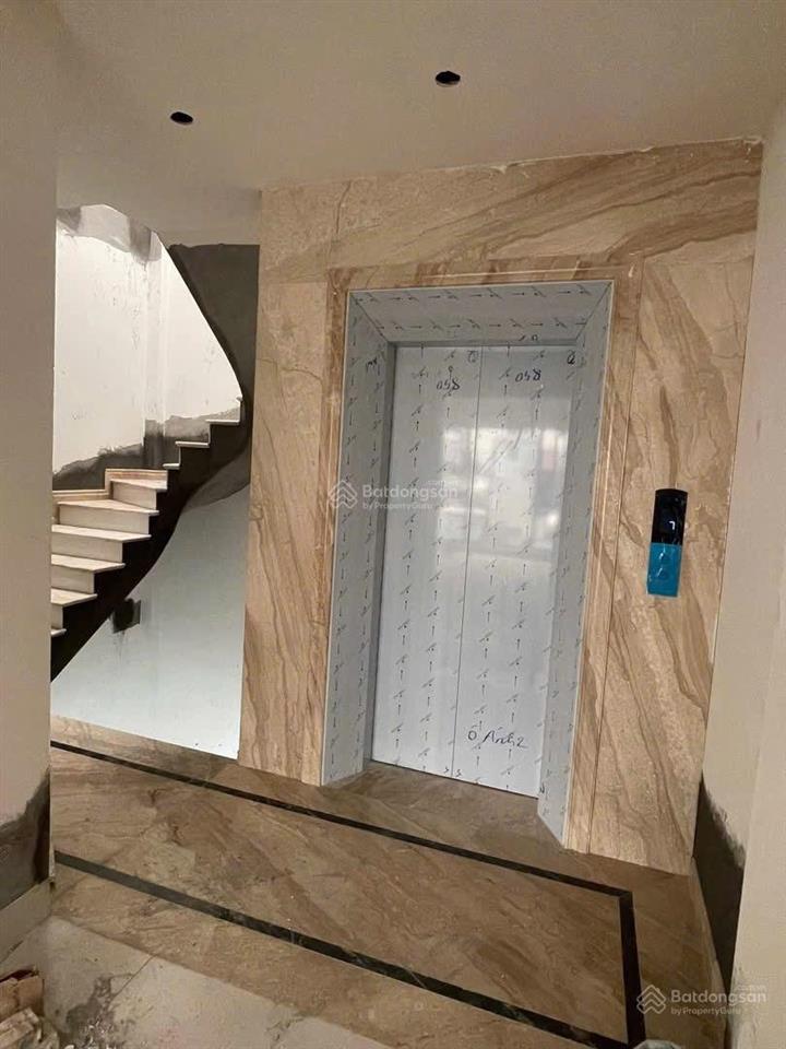 Cần bán căn nhà 6 tầng thang máy phố gia thụy nguyễn văn cừ, ô tô trong nhà, nội thất đầy đủ