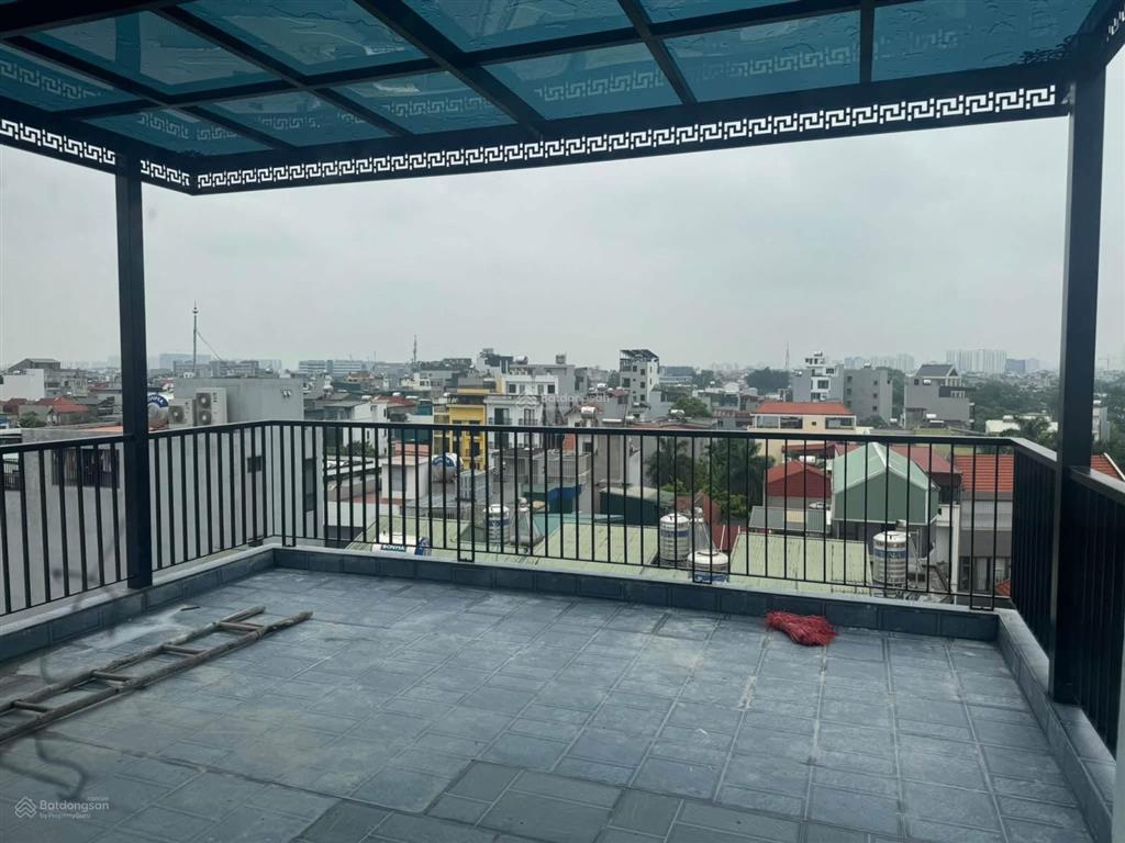 Bán căn nhà 7 tầng thang máy tầng 1 để ô tô để xe máy tầng 2.3.4.5 pn 6 khách bếp 7 phòng thờ