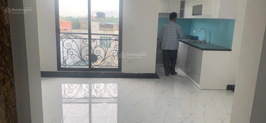 Cần bán nhanh căn nhà 6 tầng thang máy lô góc thoáng sáng ô tô tải đỗ cổng đường to vỉ hè
