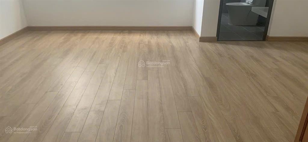 Cần bán nhanh căn nhà 6 tầng thang máy lô góc thoáng sáng ô tô tải đỗ cổng đường to vỉ hè