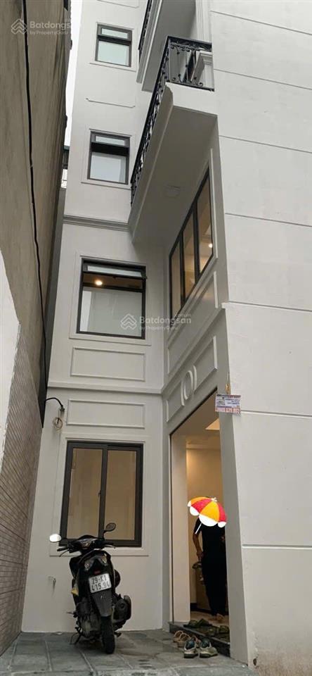 Cần bán nhanh căn nhà 6 tầng thang máy lô góc thoáng sáng ô tô tải đỗ cổng đường to vỉ hè