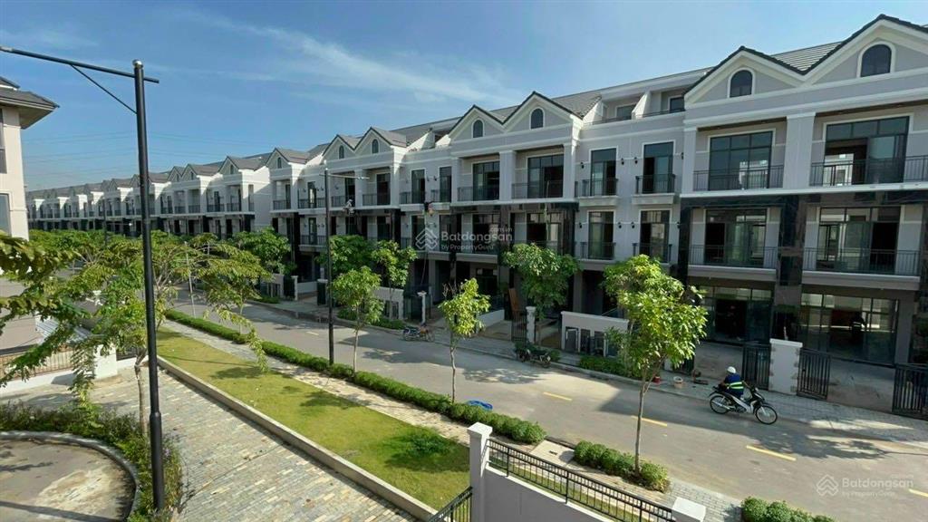 Tôi chính chủ bán gấp nhà phố 7x18m gs zeitgeist metro city mặt tiền nguyễn hữu thọ, đã có sổ