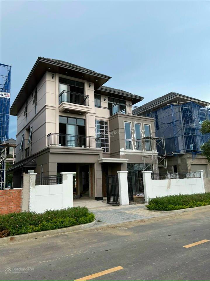 Hàng ngộp tôi chính chủ cần tiền bán gấp nhà phố  gs metro, trệt 3 lầu, dt 7x17m giá 17 tỷ,
