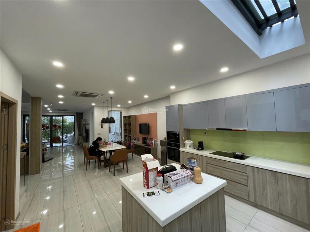 Tôi chính chủ bán gấp nhà phố amelie full nội thất  hoàn thiện thô dt 6 x 20m giá 12 tỷ (miễn mg)