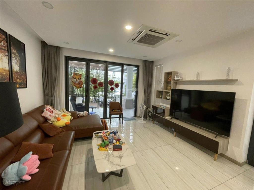 Tôi chính chủ bán gấp nhà phố amelie full nội thất  hoàn thiện thô dt 6 x 20m giá 12 tỷ (miễn mg)