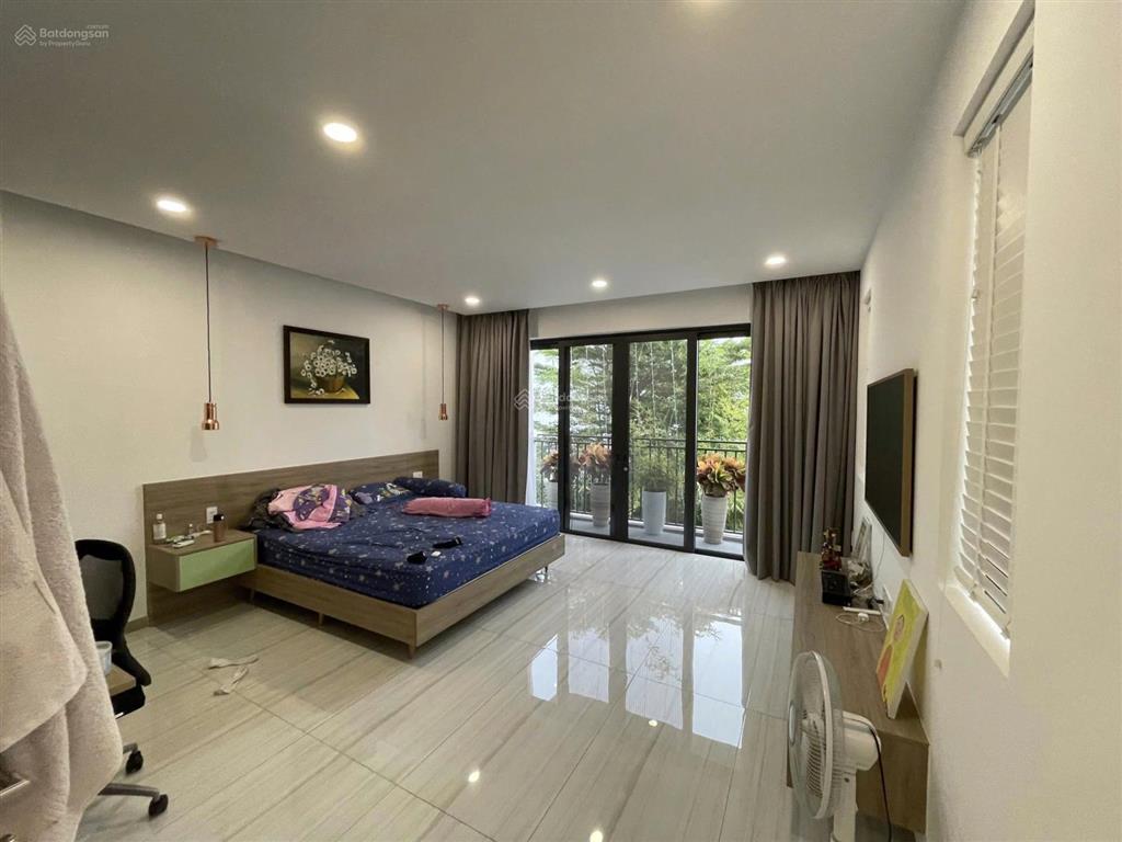 Tôi chính chủ bán gấp nhà phố amelie full nội thất  hoàn thiện thô dt 6 x 20m giá 12 tỷ (miễn mg)