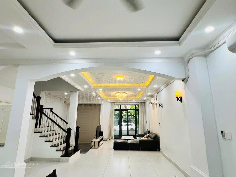 Định cư nước ngoài chính chủ biệt thự liền kề hưng thái phú mỹ hưng  7x18m giá tốt nhất khu 31 tỷ