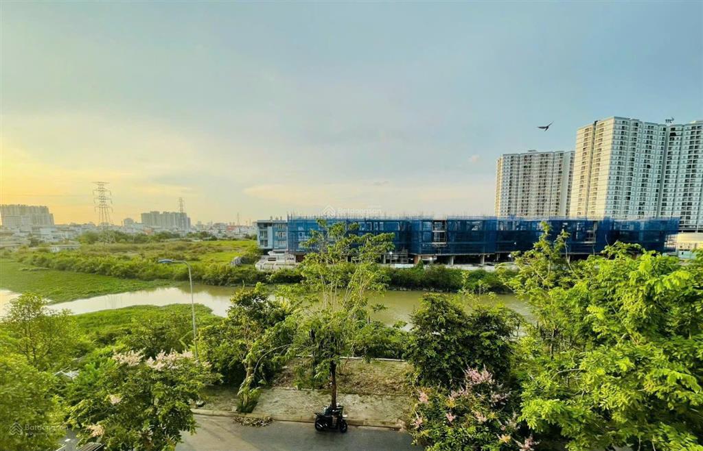 Chính chủ bán biệt thự khu view sông kdc tấn trường, dt 12x20m (240m2), sổ hồng (cam kết giá thật)