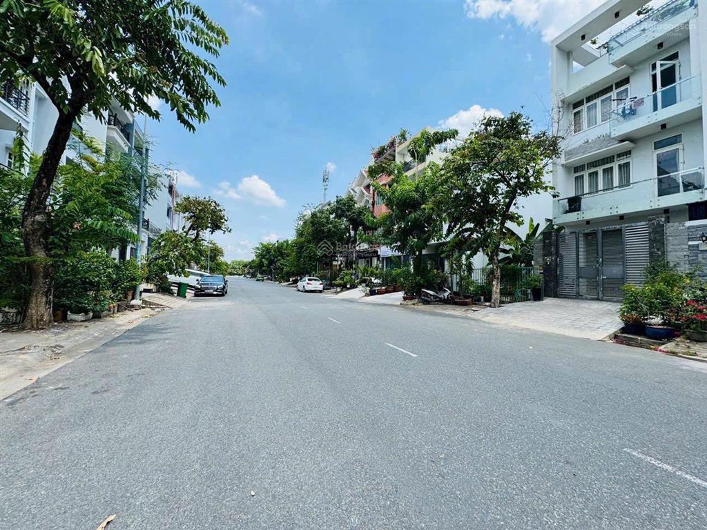 Chính chủ bán lô nhà phố đường đẹp dt 5x18m (90m2), sổ hồng  giá 10 tỷ, phú mỹ ven sông quận 7