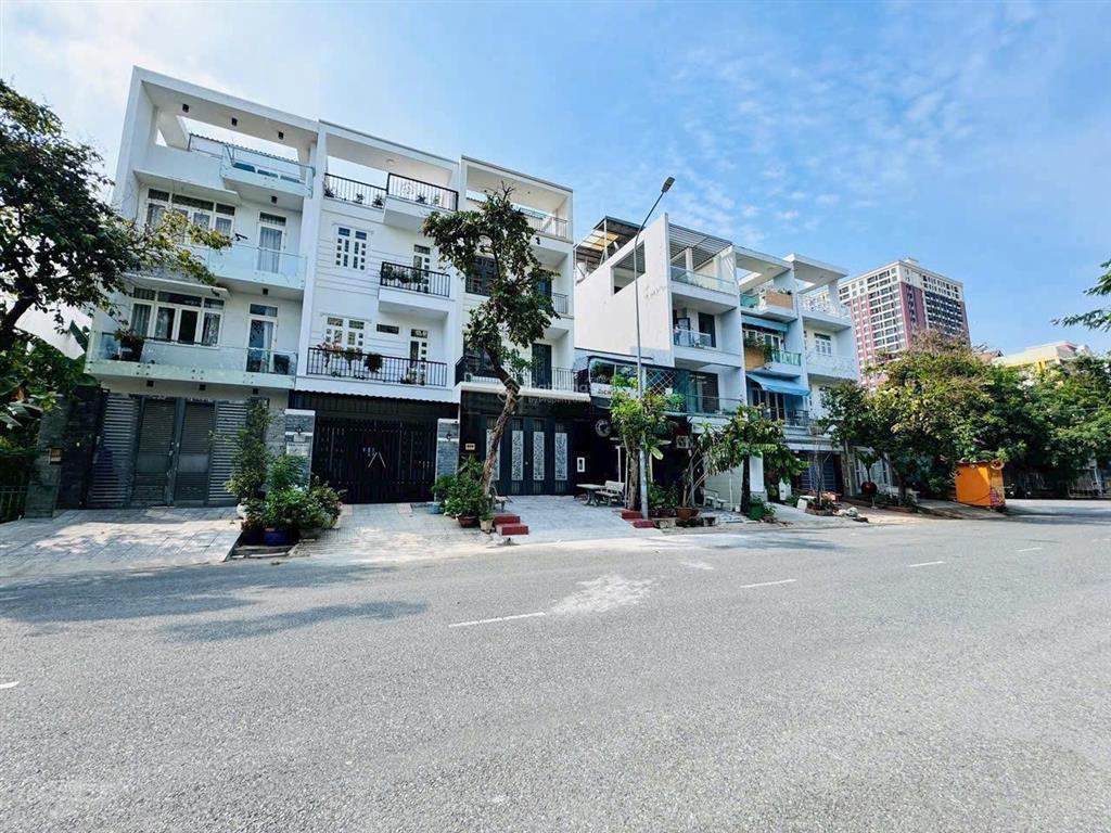 Chính chủ bán lô nhà phố đường đẹp dt 5x18m (90m2), sổ hồng  giá 10 tỷ, phú mỹ ven sông quận 7