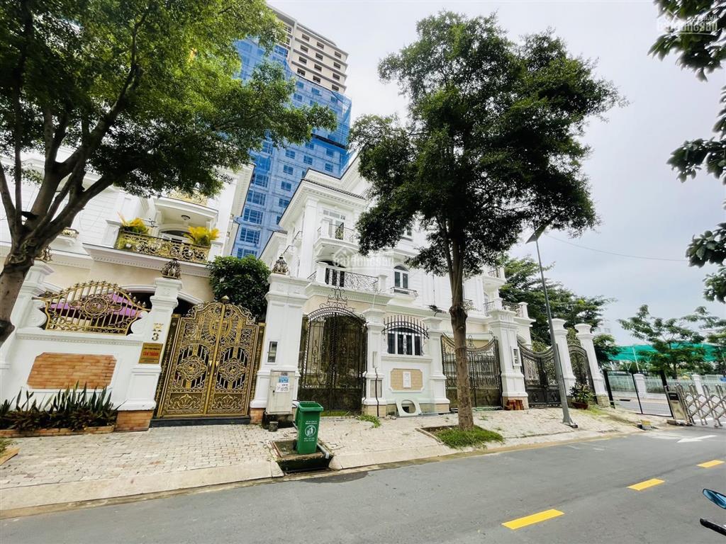 Chính chủ đi định cư bán gấp biệt thự cityland nguyễn thị thập 10 x 22m giá chỉ 40 tỷ (650m2 sàn)