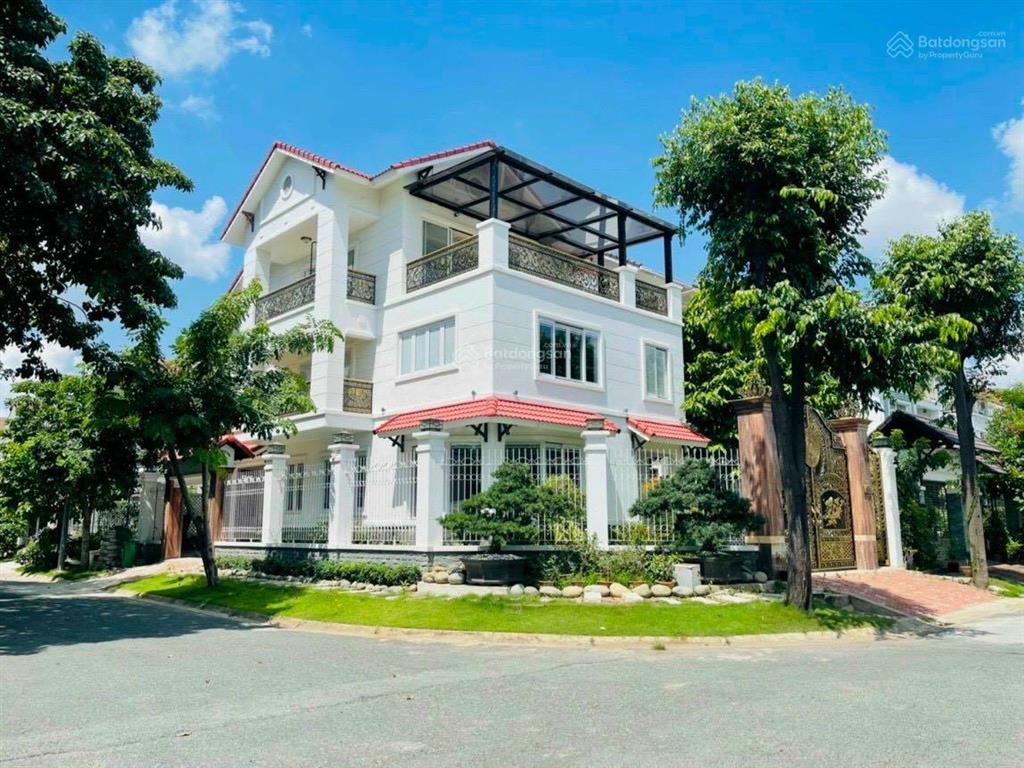 Tôi chính chủ bán gấp biệt thự nam phú villas q. 7, view sông q. 7, 12x24m cần thanh khoản 33.5 tỷ