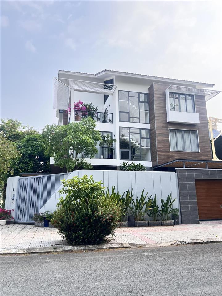 Chính chủ bán gấp lô biệt thự mặt tiền sadeco ven sông q7, dt 7x18m (126m) giá 19 tỷ, sổ hồng