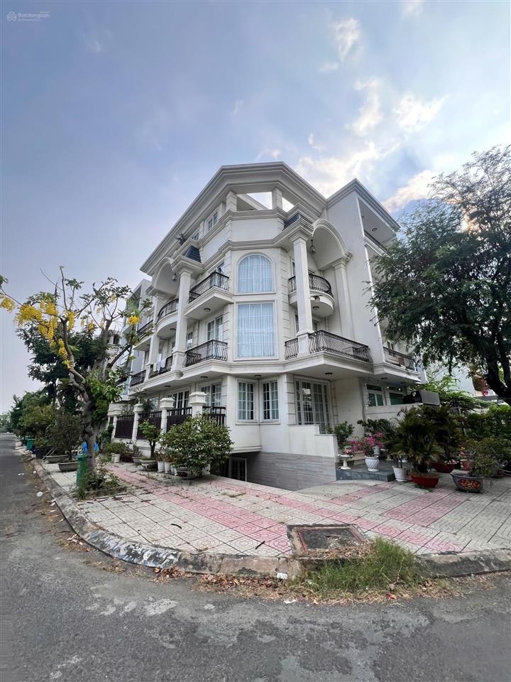 Chính chủ bán gấp lô biệt thự mặt tiền sadeco ven sông q7, dt 7x18m (126m) giá 19 tỷ, sổ hồng
