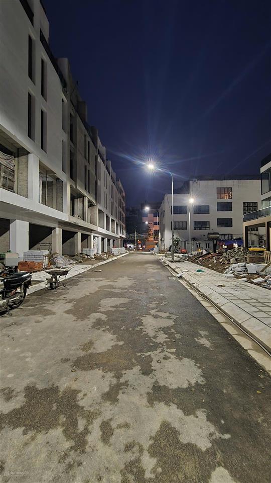 Bán nhà liền kề dự án phố lạc trung, xây 5 tầng 1 tum, oto đỗ cửa, nhận nhà mới về ở luôn