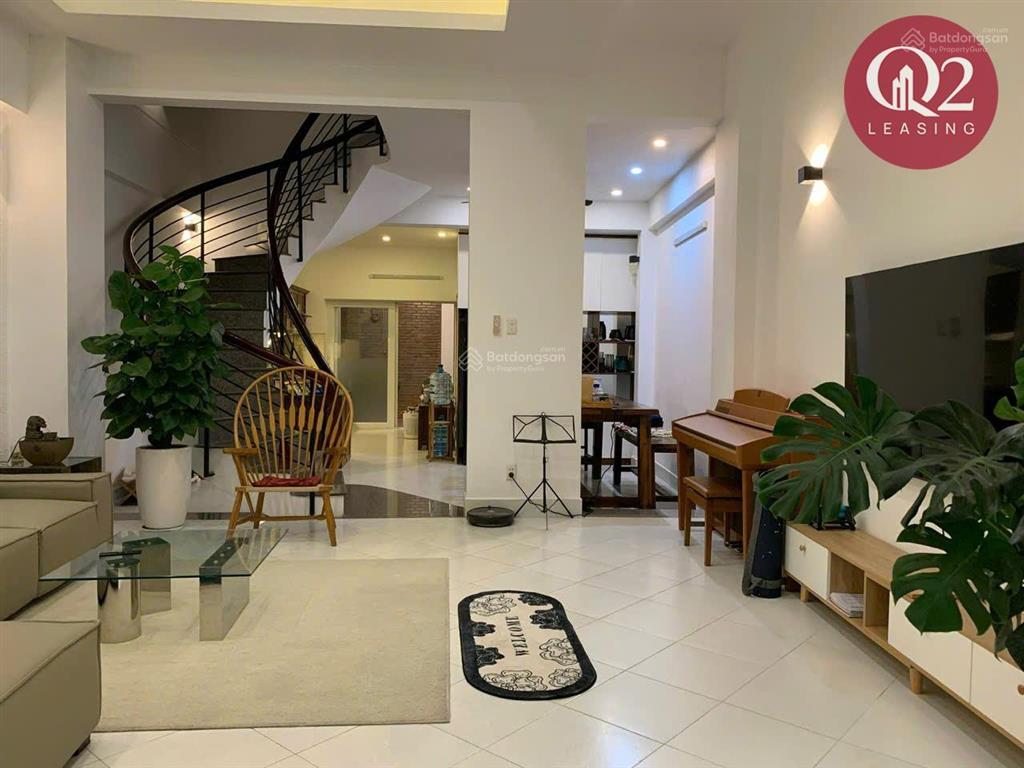 Bán nhà thảo điền có sân vườn đẹp, diện tích 120m2, xe hơi về đến nhà, có chỗ đậu xe, sẵn sổ 23.5tỷ