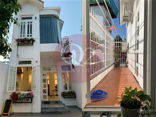 Bán nhà thảo điền có sân vườn đẹp, diện tích 120m2, xe hơi về đến nhà, có chỗ đậu xe, sẵn sổ 23.5tỷ