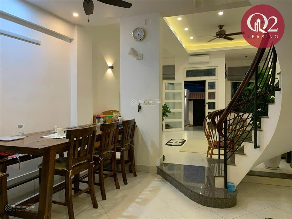 Bán nhà thảo điền có sân vườn đẹp, diện tích 120m2, xe hơi về đến nhà, có chỗ đậu xe, sẵn sổ 23.5tỷ