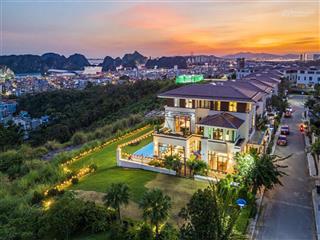 Cần bán villas flchalong view biển mà giá nội khu.  e.bình 0972 413 ***