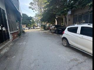 Tô hiệu 72m mt 6m nhà 5 tầng.
đường 2 ô tô tránh đỗ.
sổ sẵn.
giá 21 tỷ.
 em trang 094.686.356