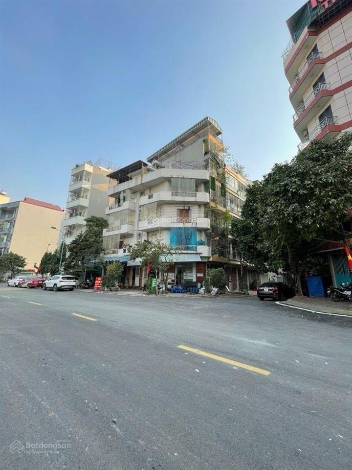 Phân lô mỗ lao ô tô tránh
diện tích 50m. giá nhỉnh 12 tỷ.
sẵn sổ.
 em trang 0946 863 ***