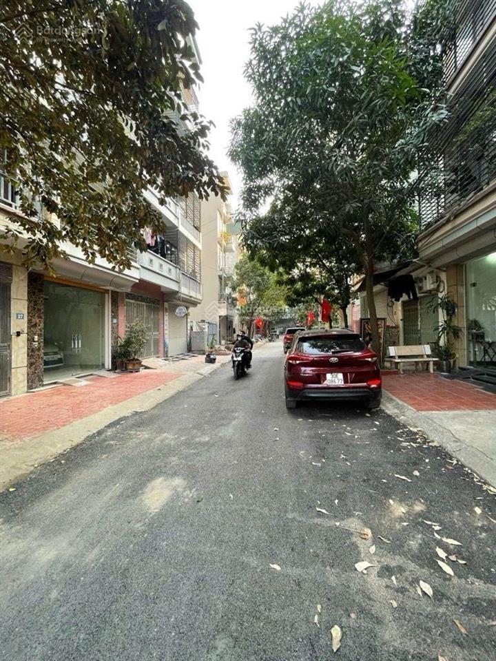 Phân lô mỗ lao ô tô tránh
diện tích 50m. giá nhỉnh 12 tỷ.
sẵn sổ.
 em trang 0946 863 ***