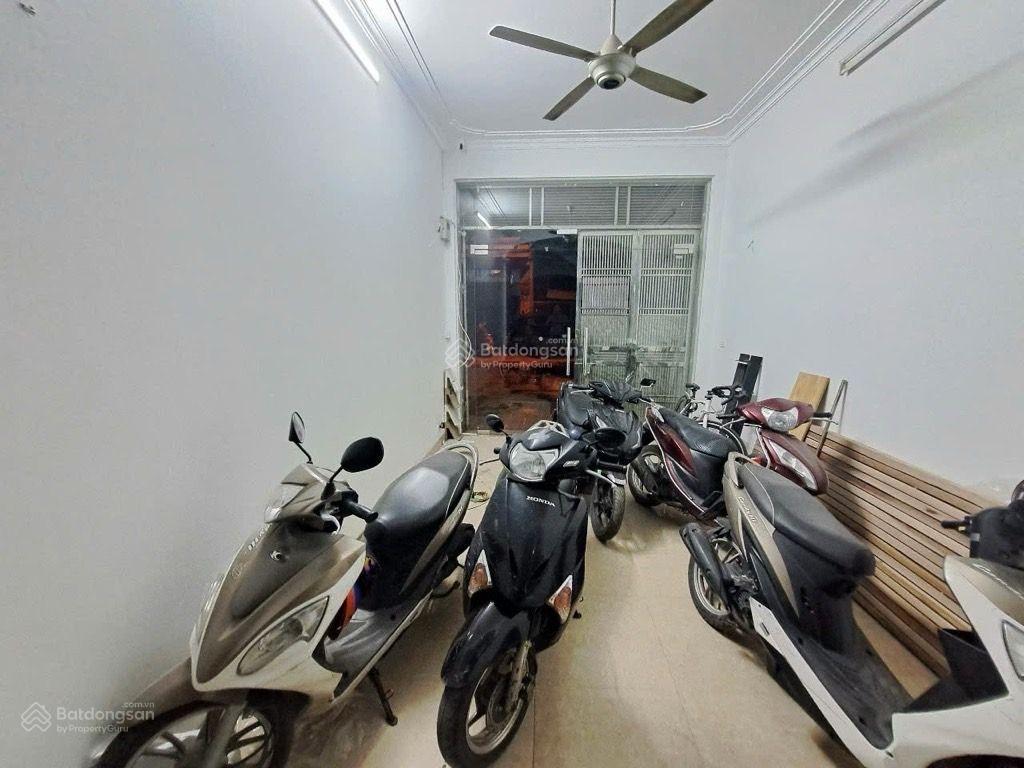 Phân lô mỗ lao ô tô tránh
diện tích 50m. giá nhỉnh 12 tỷ.
sẵn sổ.
 em trang 0946 863 ***