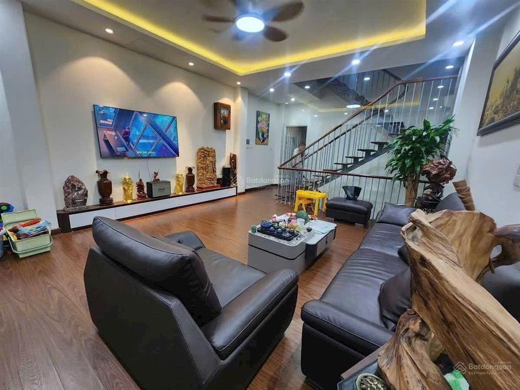 Giảm 2 tỷ bán nhanh liền kề mỗ lao
nhà đẹp ở ngay.
dt 50m2, 5 tầng, mặt tiền 5m
alo 0946 863 ***