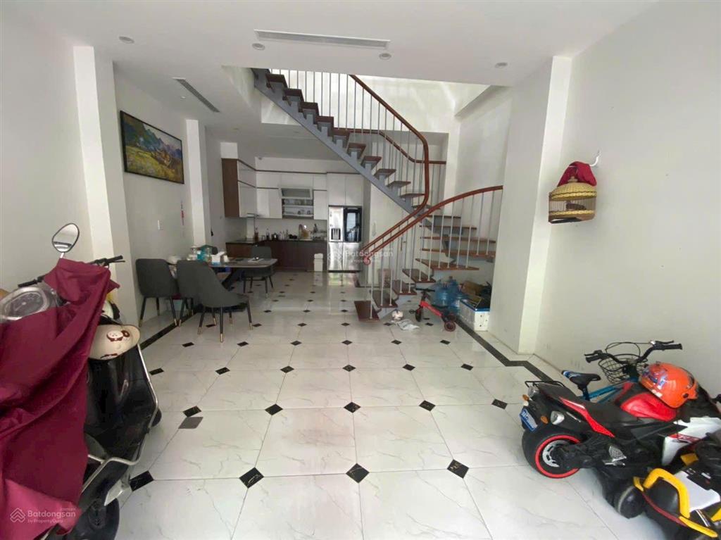 Giảm 2 tỷ bán nhanh liền kề mỗ lao
nhà đẹp ở ngay.
dt 50m2, 5 tầng, mặt tiền 5m
alo 0946 863 ***