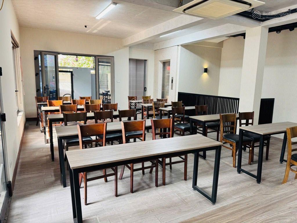 Bán nhà liền kề khu đô thị mỗ lao tsq hà đông.
diện tích 92m* 5 tầng* mt 10m. thang máy nhập.