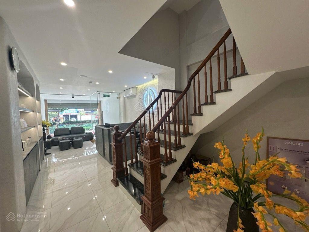 Bán nhà liền kề khu đô thị mỗ lao tsq hà đông.
diện tích 92m* 5 tầng* mt 10m. thang máy nhập.