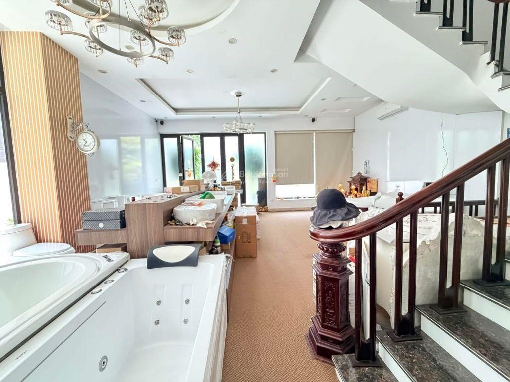 Bán nhà liền kề khu đô thị mỗ lao tsq hà đông.
diện tích 92m* 5 tầng* mt 10m. thang máy nhập.