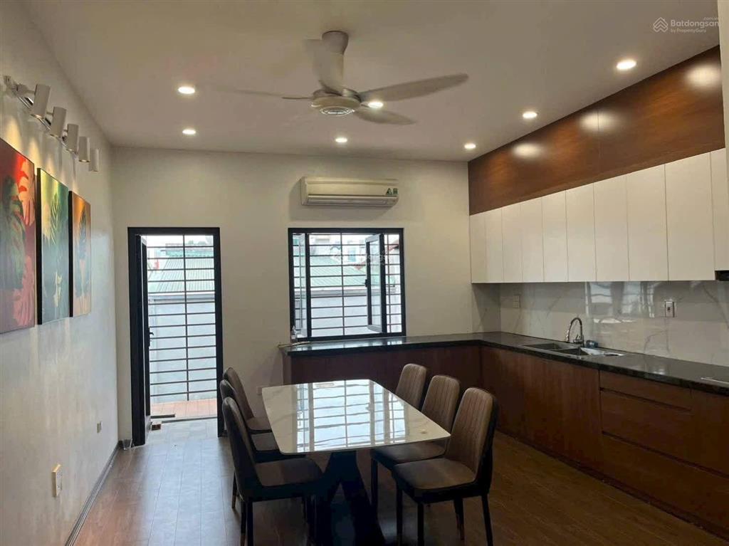 Hạ sốc bán gấp liền kề văn phú