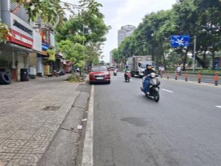 Lý thái tổ  nguyễn thị minh khai q.3 giáp ranh q.13.5m x 22m 5 tầng sân thượngthang máy nhật