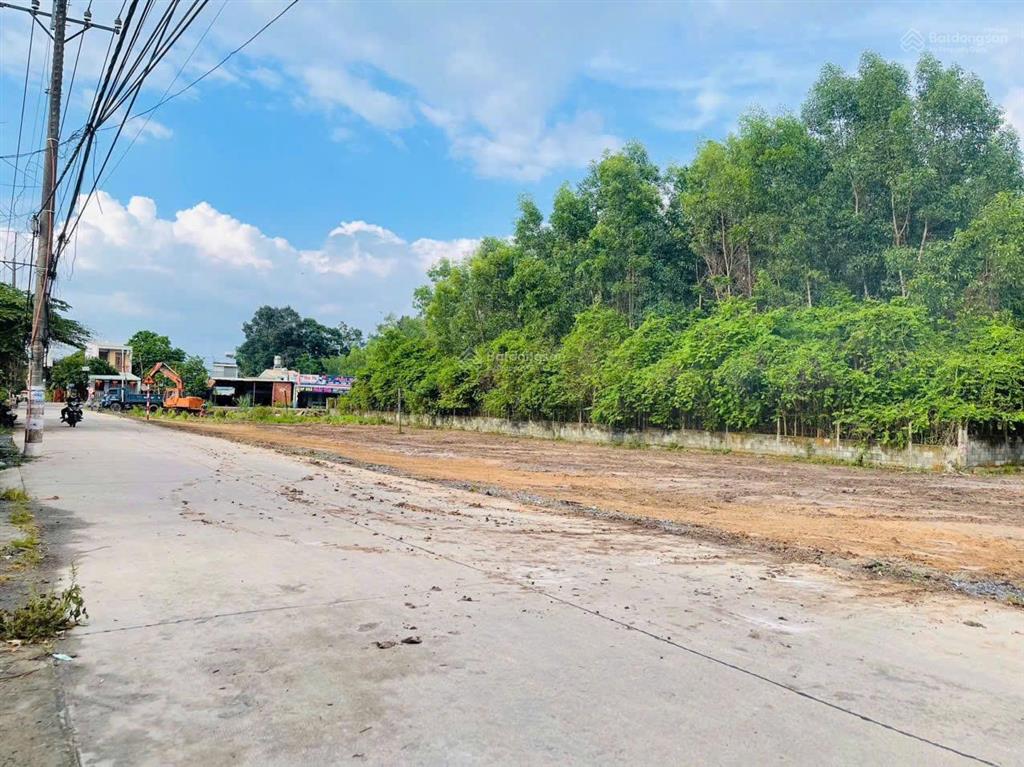 Cách thị trấn 2km thuộc xã tân an hội củ chi, mặt tiền đường bê tông