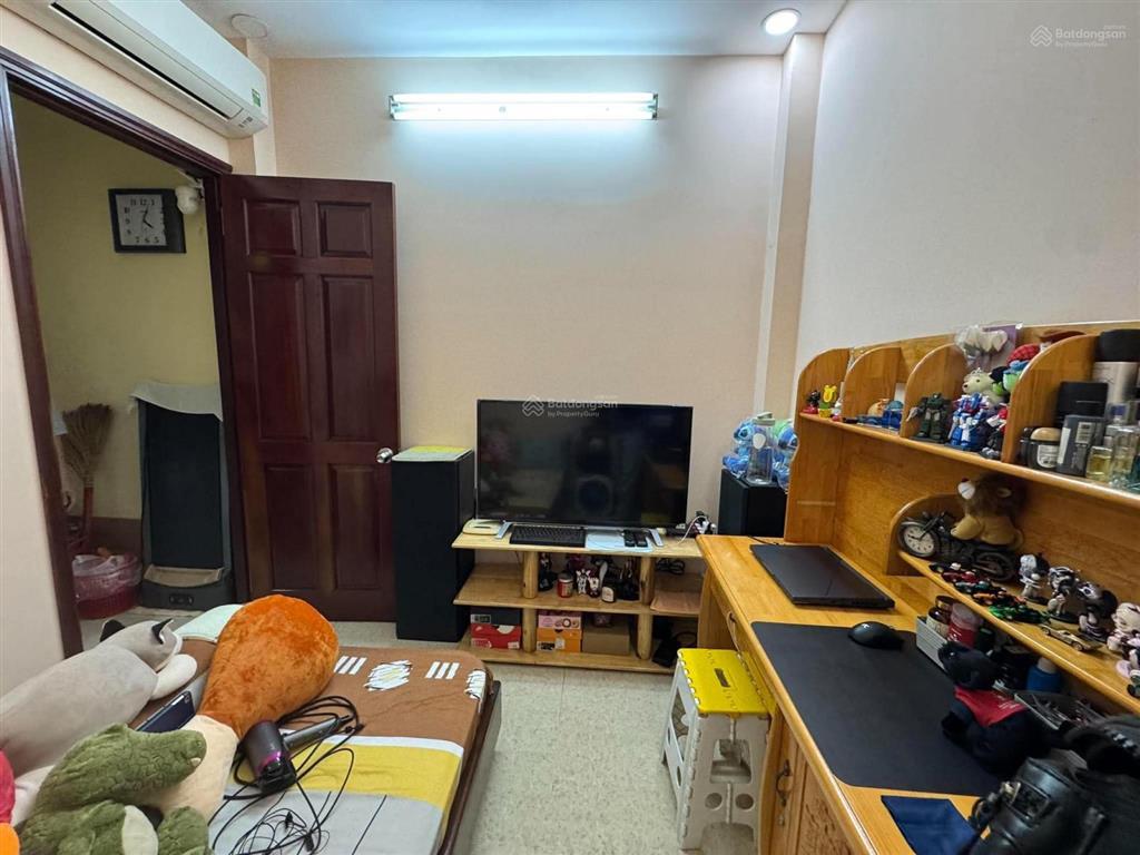 Nhà lê văn sỹ phú nhuận, ngang 3m, gần 30m2  4 tầng btct  4pn  sổ vuông, nhỉn 5 tỷ