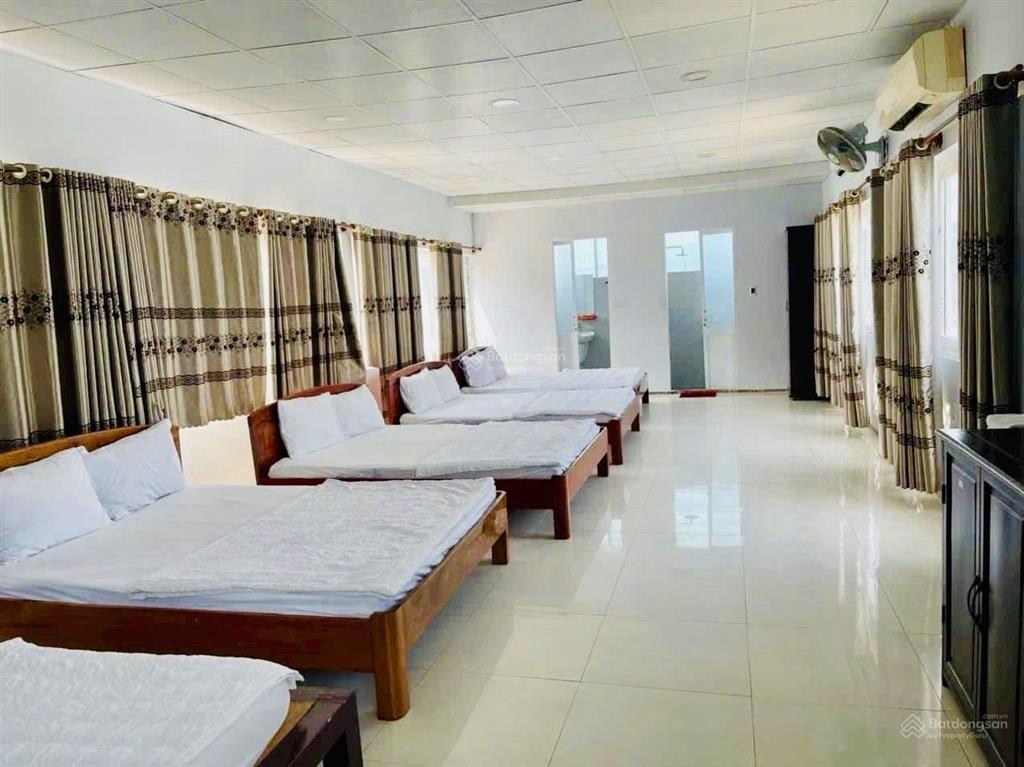 Bán khách sạn 7 tầng mặt tiền la văn cầu đi bộ ra bãi tắm thùy vân gần. giá cực tốt 25 tỷ tl