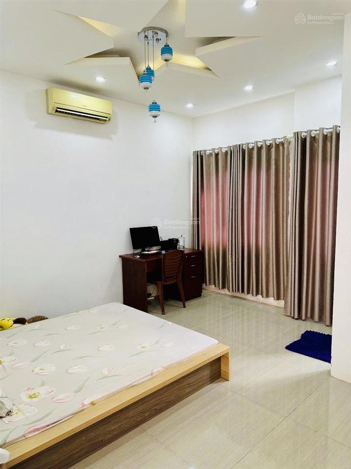 Bán nhà đẹp sân đậu ôtô rộng trung tâm phường 8, vũng tàu. hẻm 2 ôtô thẳng vào gần. giá 9,9 tỷ