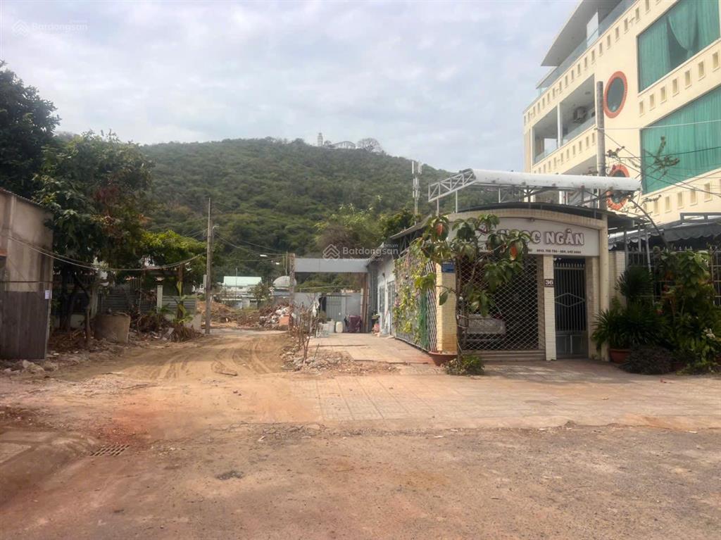 Bán 117m2(4,7x25) đất hẻm xe hơi lạc long quân p.2 vũng tàu. gần bờ hồ. gần mặt tiền cực đẹp